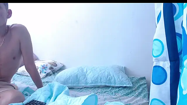 Snapshot of elfernh chatting on 09-09-25, 06:39 elfernh online show from 09-09-25, 06:39