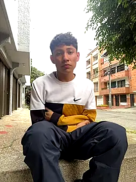 Snapshot of elfernh chatting on 11-01-25, 01:16 elfernh online show from 11-01-25, 01:16