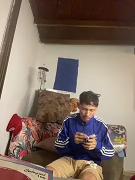 Snapshot of elfernh chatting on 10-09-25, 10:05 elfernh online show from 10-09-25, 10:05