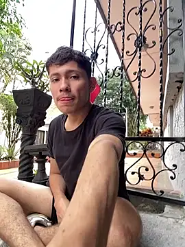 Snapshot of elfernh chatting on 10-14-25, 07:47 elfernh online show from 10-14-25, 07:47