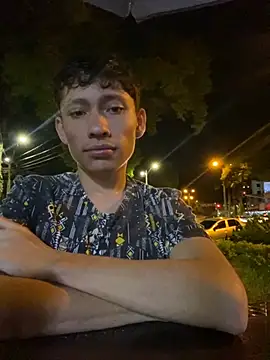 Snapshot of elfernh chatting on 11-09-25, 03:10 elfernh online show from 11-09-25, 03:10