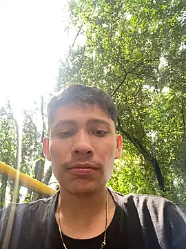 Snapshot of elfernh chatting on 10-06-25, 06:08 elfernh online show from 10-06-25, 06:08