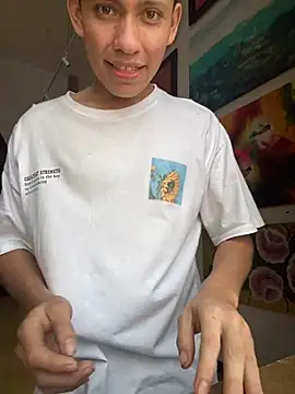 Snapshot of elfernh chatting on 10-17-25, 05:37 elfernh online show from 10-17-25, 05:37