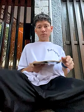 Snapshot of elfernh chatting on 10-25-25, 10:43 elfernh online show from 10-25-25, 10:43