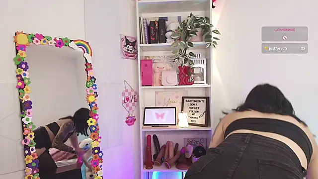 Snapshot of justonecute chatting on 04-21-26, 01:42 justonecute online show from 04-21-26, 01:42