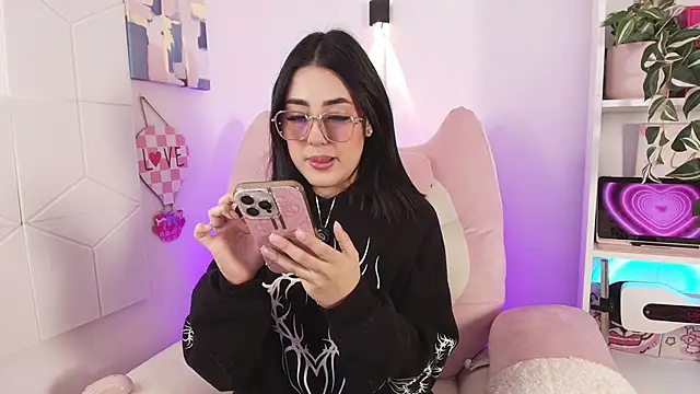 Snapshot of justonecute chatting on 05-04-26, 11:07 justonecute online show from 05-04-26, 11:07