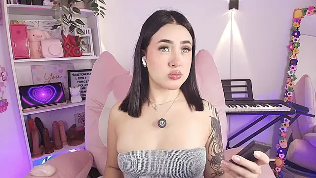Snapshot of justonecute chatting on 04-18-26, 03:42 justonecute online show from 04-18-26, 03:42