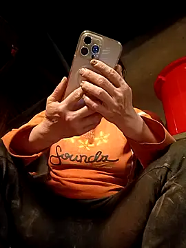 CoMay003 online show from 10-26-25, 05:52