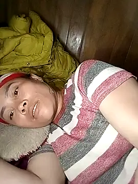 Snapshot of CoMay003 chatting on 02-14-26, 09:09 CoMay003 online show from 02-14-26, 09:09