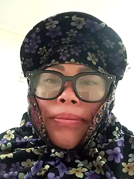 CoMay003 online show from 11-26-25, 06:13