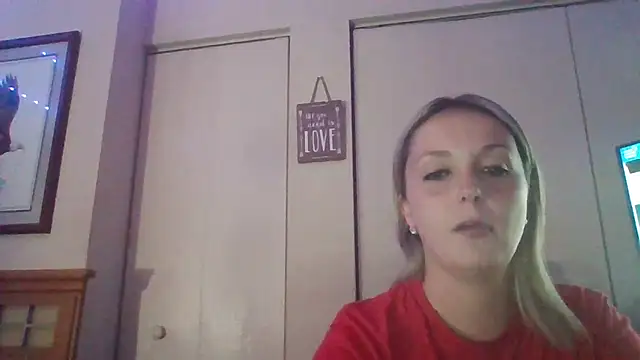 Snapshot of Candykissesxoxo chatting on 10-03-25, 05:42 Candykissesxoxo online show from 10-03-25, 05:42