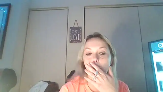 Snapshot of Candykissesxoxo chatting on 11-03-25, 09:35 Candykissesxoxo online show from 11-03-25, 09:35