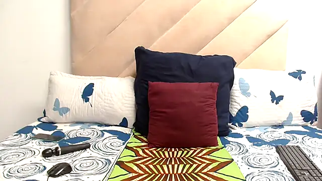 XXBUBBLYBARBIEXX online show from 10-28-25, 04:24