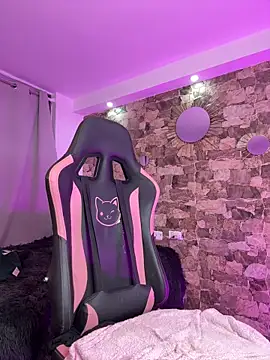 samiacooper25 online show from 04-15-26, 08:31