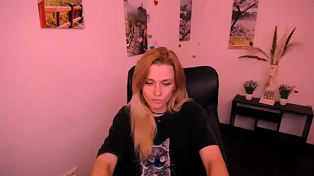 PeppyMia online show from 09-19-25, 04:49