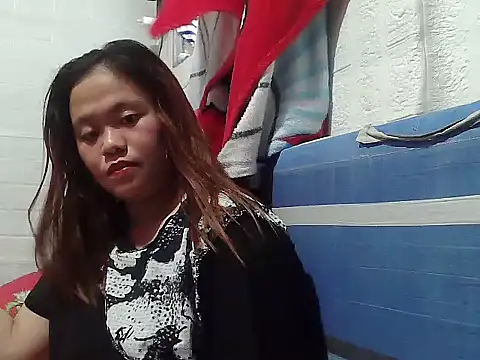 Snapshot of cris_sweety chatting on 09-18-25, 05:32 cris sweety online show from 09-18-25, 05:32