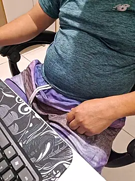 Snapshot of Carloskasado chatting on 02-18-26, 12:08 Carloskasado online show from 02-18-26, 12:08