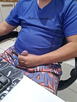 Snapshot of Carloskasado chatting on 03-11-26, 04:06 Carloskasado online show from 03-11-26, 04:06