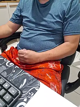 Snapshot of Carloskasado chatting on 03-12-26, 01:44 Carloskasado online show from 03-12-26, 01:44