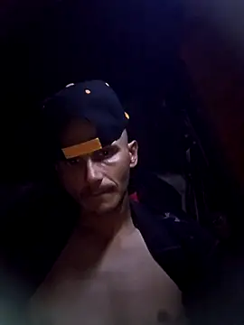 Snapshot of Romance32 chatting on 10-26-25, 02:01 Romance32 online show from 10-26-25, 02:01