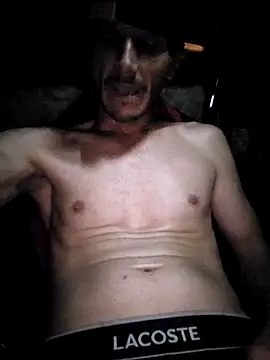 Snapshot of Romance32 chatting on 10-31-25, 04:09 Romance32 online show from 10-31-25, 04:09