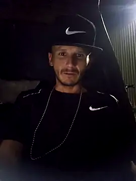 Snapshot of Romance32 chatting on 11-06-25, 02:59 Romance32 online show from 11-06-25, 02:59