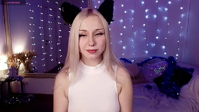 Snapshot of CatEyePro chatting on 12-19-25, 02:04 CatEyePro online show from 12-19-25, 02:04