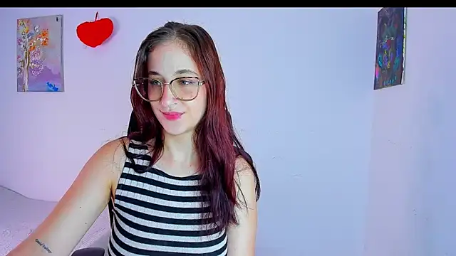 Snapshot of Laura_Ivy chatting on 06-25-26, 02:11 Laura Ivy online show from 06-25-26, 02:11