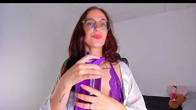 Snapshot of Laura_Ivy chatting on 06-10-26, 02:07 Laura Ivy online show from 06-10-26, 02:07