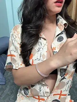 Snapshot of Voyerra_g chatting on 02-19-26, 02:03 Voyerra g online show from 02-19-26, 02:03