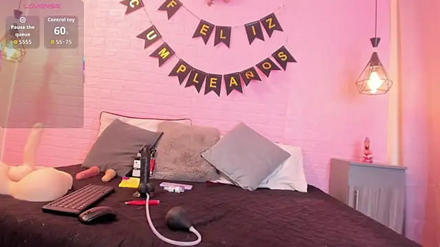 Snapshot of MayteLiu_ chatting on 09-27-25, 12:55 MayteLiu online show from 09-27-25, 12:55