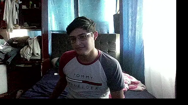 yesitwink  online show from 12-18-25, 06:23