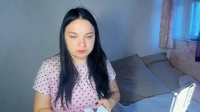 Snapshot of VoxxAura chatting on 11-04-25, 02:10 VoxxAura online show from 11-04-25, 02:10