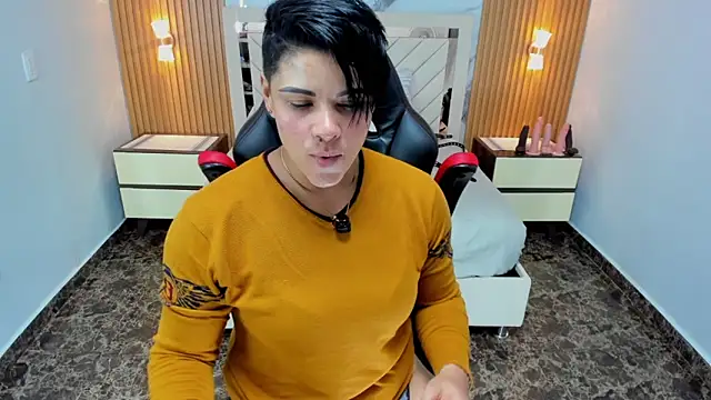 KAROLLJONES1 online show from 04-15-26, 07:58