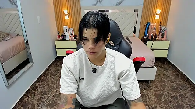 KAROLLJONES1 online show from 01-06-26, 07:18