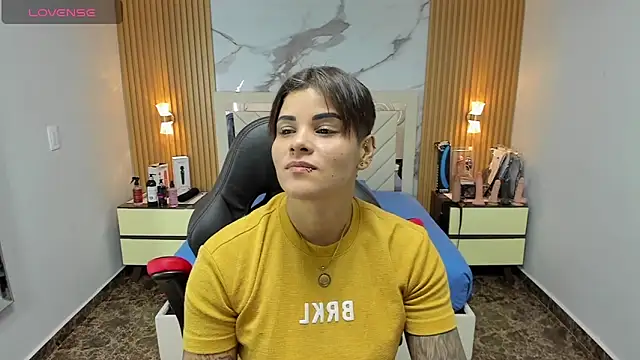 KAROLLJONES1 online show from 11-04-25, 07:17