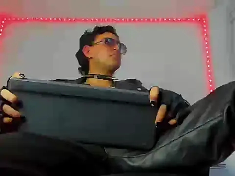 Snapshot of Alexxx_savage chatting on 09-21-25, 04:06 Alexxx savage online show from 09-21-25, 04:06