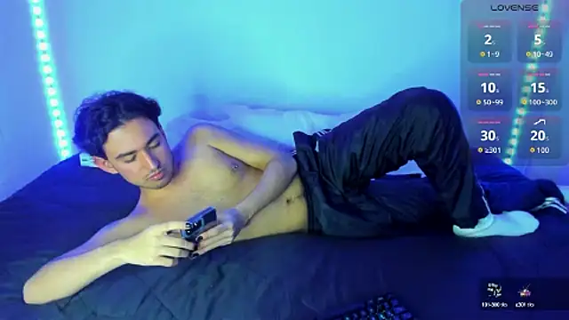 Snapshot of Alexxx_savage chatting on 10-03-25, 03:41 Alexxx savage online show from 10-03-25, 03:41
