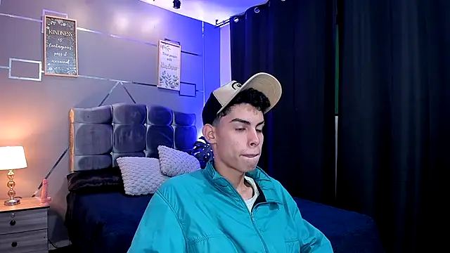 Snapshot of Room_69x chatting on 09-11-25, 02:17 Room 69x online show from 09-11-25, 02:17
