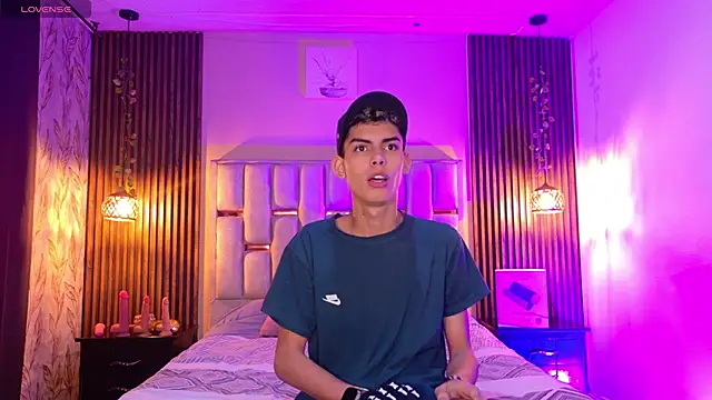 Room 69x online show from 05-04-26, 11:57