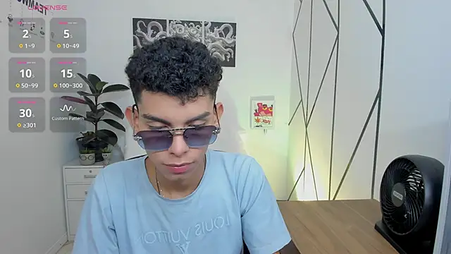 Room 69x online show from 11-08-25, 03:21