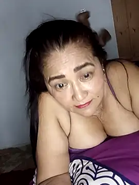 Snapshot of linda_luna29 chatting on 09-18-25, 01:52 linda luna29 online show from 09-18-25, 01:52