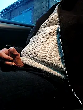 Snapshot of lynxman chatting on 12-04-25, 08:13 lynxman online show from 12-04-25, 08:13