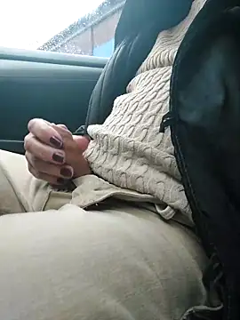 Snapshot of lynxman chatting on 12-17-25, 12:43 lynxman online show from 12-17-25, 12:43