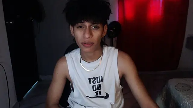 Snapshot of sung_yol chatting on 10-14-25, 08:09 sung yol online show from 10-14-25, 08:09