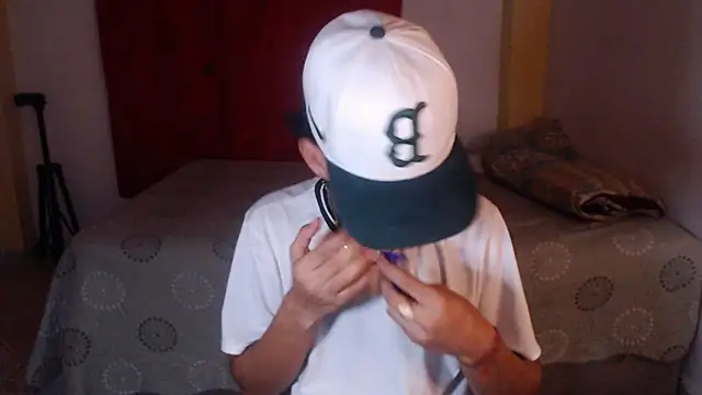 Snapshot of sung_yol chatting on 10-31-25, 02:30 sung yol online show from 10-31-25, 02:30