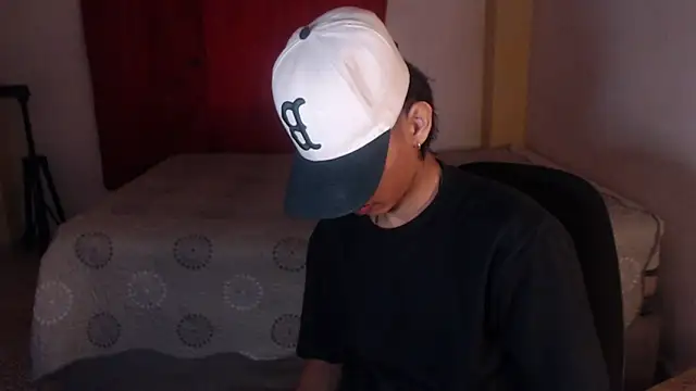 Snapshot of sung_yol chatting on 10-31-25, 08:38 sung yol online show from 10-31-25, 08:38