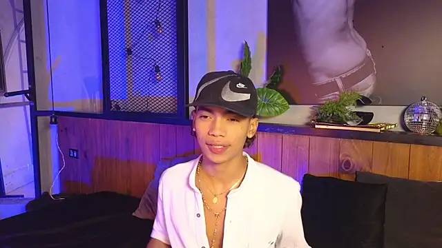 Snapshot of AlanCutee chatting on 04-23-26, 12:29 AlanCutee online show from 04-23-26, 12:29