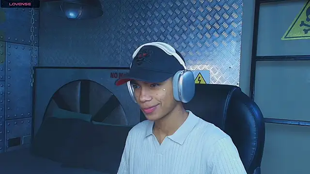 AlanCutee online show from 12-22-25, 11:43