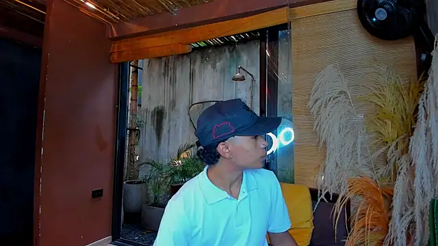 AlanCutee online show from 12-20-25, 01:58